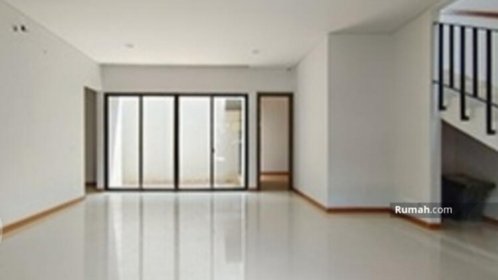 Jarang Ada. Rumah Modern Cluster Caelus Greenwich Park, BSD
