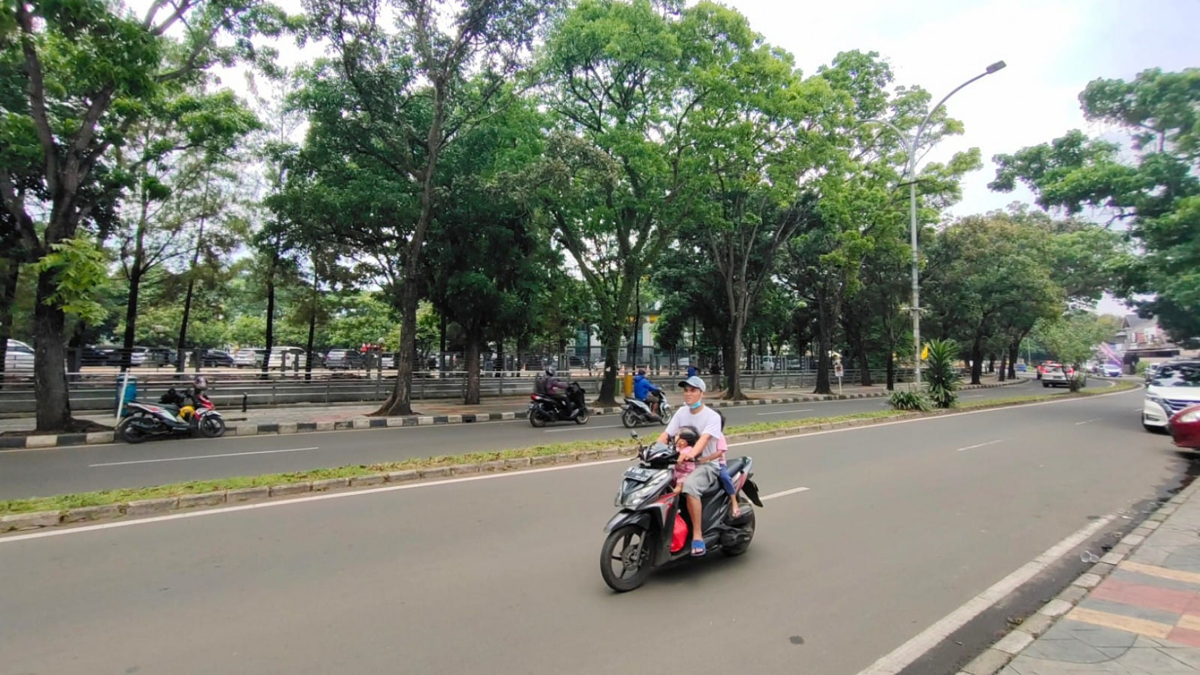 RUMAH USAHA JALAN RAYA PERSIS DEPAN ST.JOHN KENCANA LOKA BSD