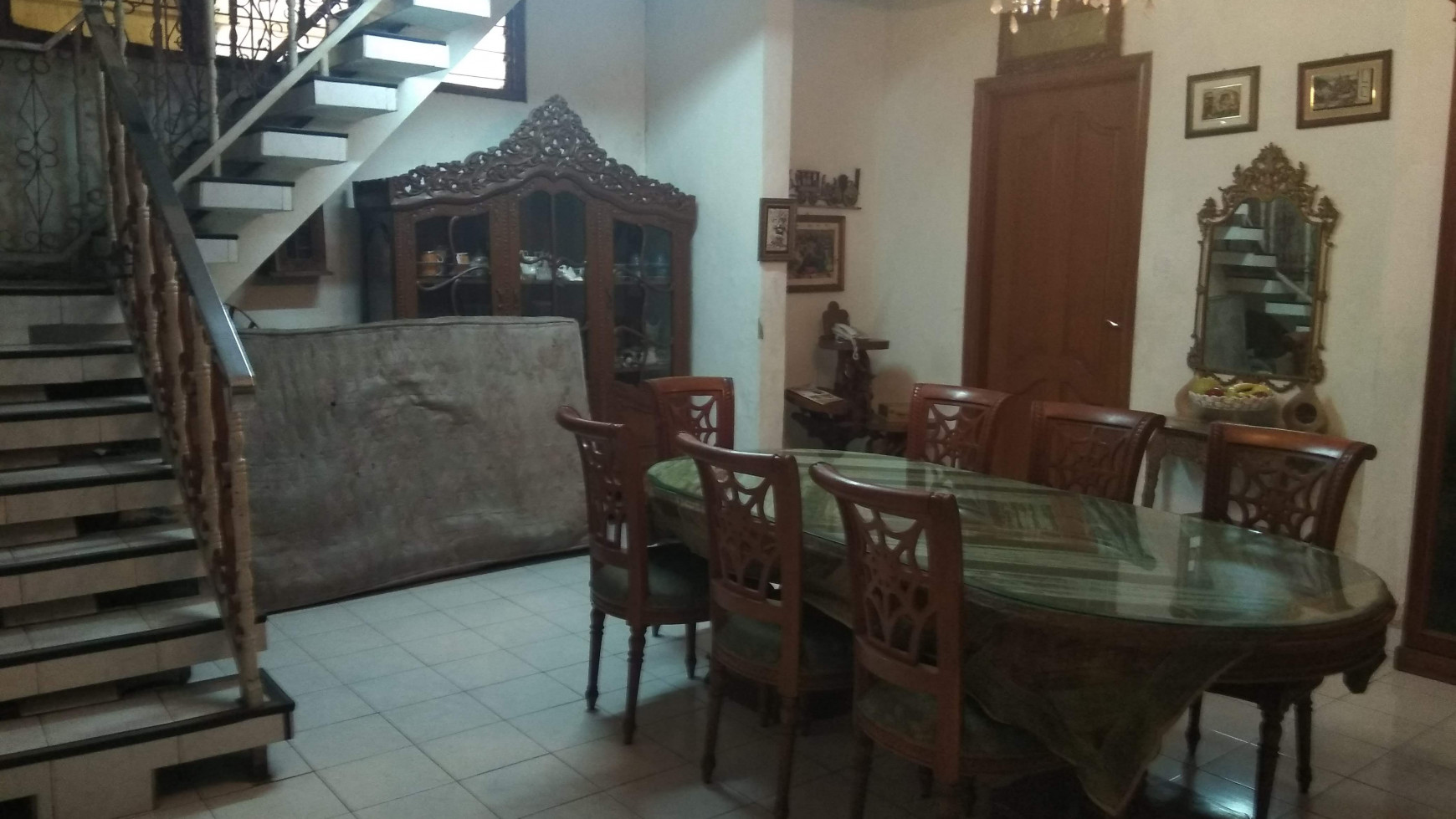 Harga super MURAH Rumah 2 Lantai  jl.Slamet Riyadi  Matraman