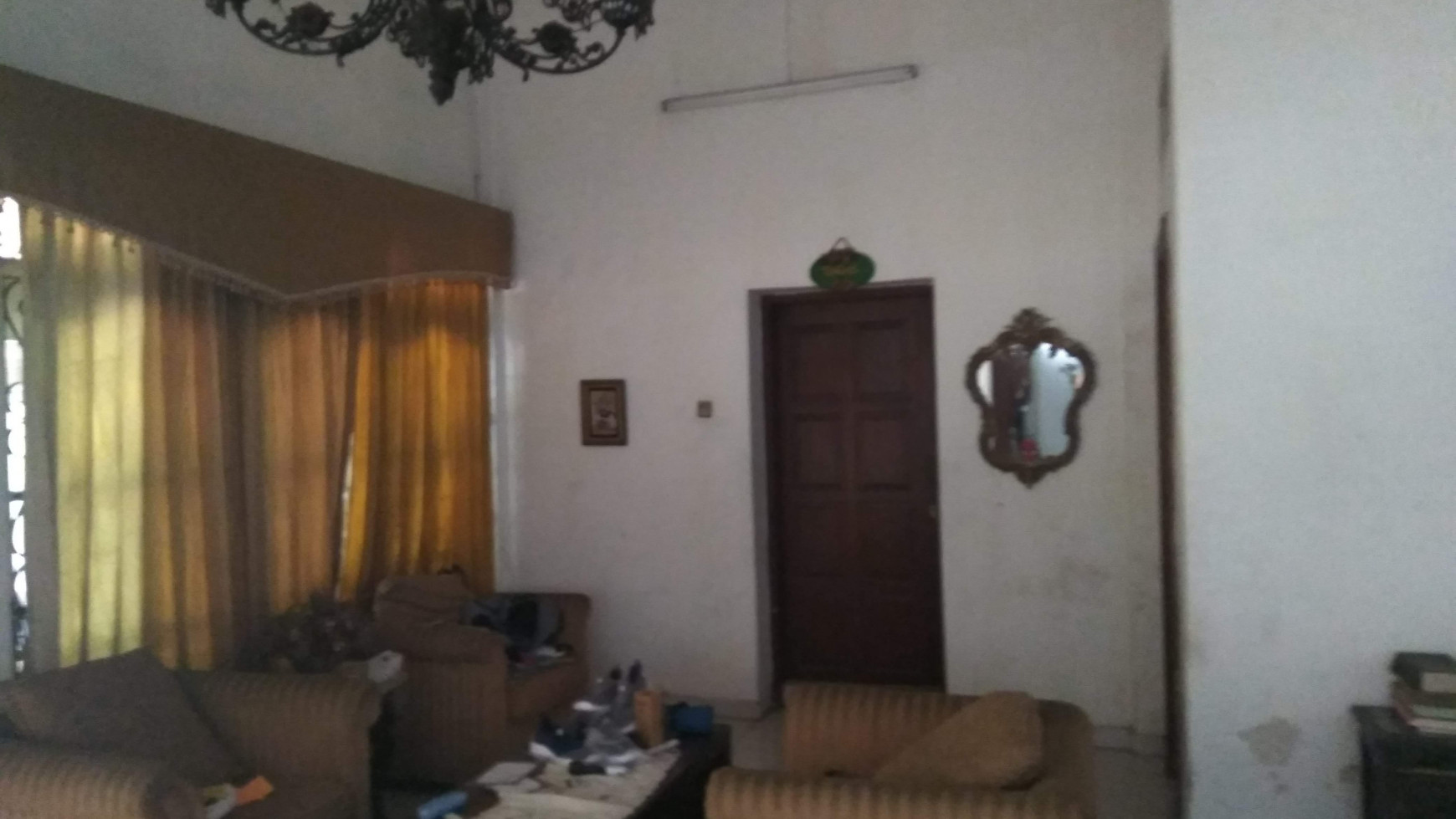 Harga super MURAH Rumah 2 Lantai  jl.Slamet Riyadi  Matraman