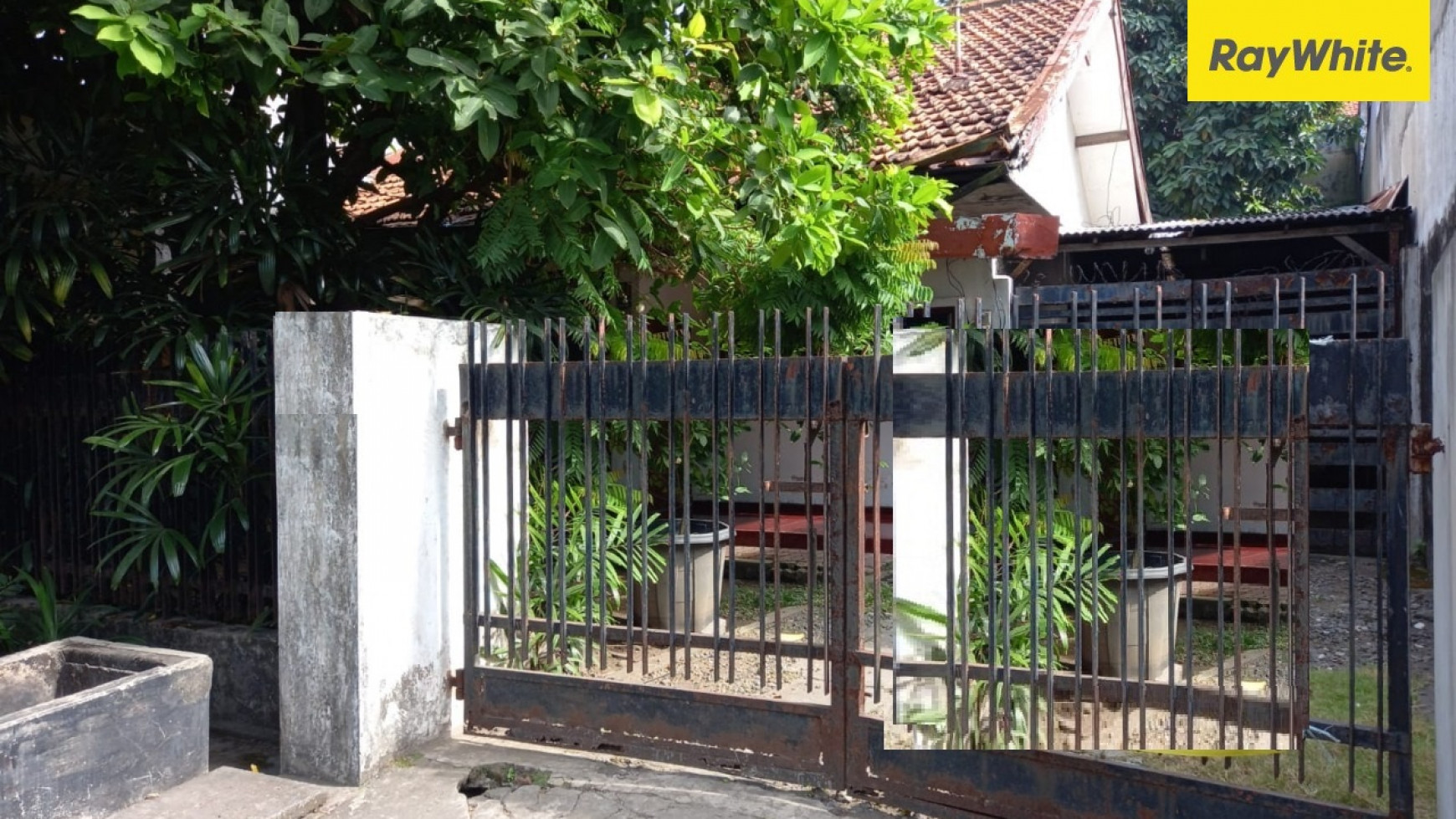 Dijual Rumah Lama Hitung Tanah di Ngagel Jaya Utara, Surabaya