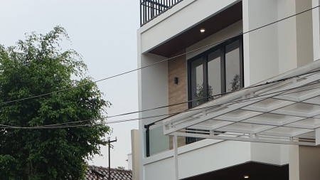 Murah Bagus Banget Rumah Baru Brand New 3 Lantai Kayu Putih Hub: 0817 0120 620