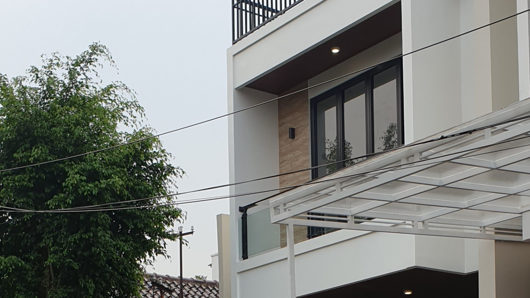 Murah Bagus Banget Rumah Baru Brand New 3 Lantai Kayu Putih Hub: 0817 0120 620