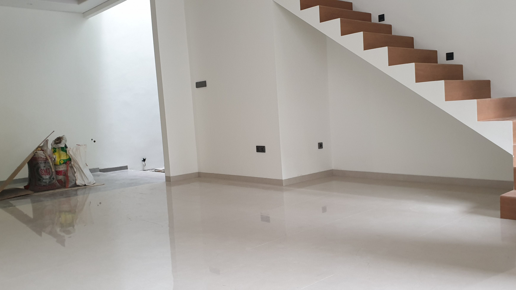 Murah Bagus Banget Rumah Baru Brand New 3 Lantai Kayu Putih Hub: 0817 0120 620