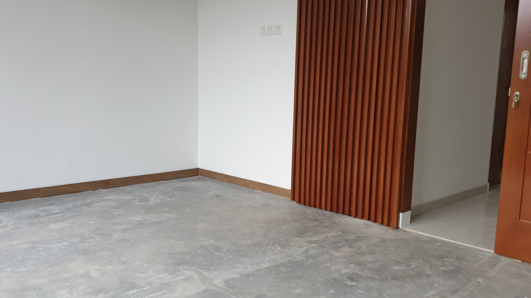 Murah Bagus Banget Rumah Baru Brand New 3 Lantai Kayu Putih Hub: 0817 0120 620