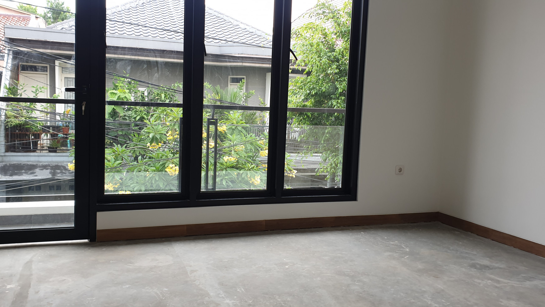 Murah Bagus Banget Rumah Baru Brand New 3 Lantai Kayu Putih Hub: 0817 0120 620