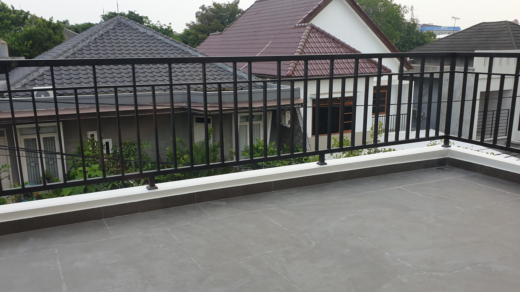 Murah Bagus Banget Rumah Baru Brand New 3 Lantai Kayu Putih Hub: 0817 0120 620