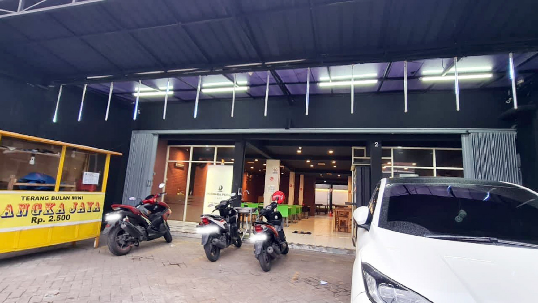 Ruko di Jl. Teluk Nibung, Perak Surabaya, Cocok untuk usaha, Lokasi Ramai, Siap Pakai - JK -