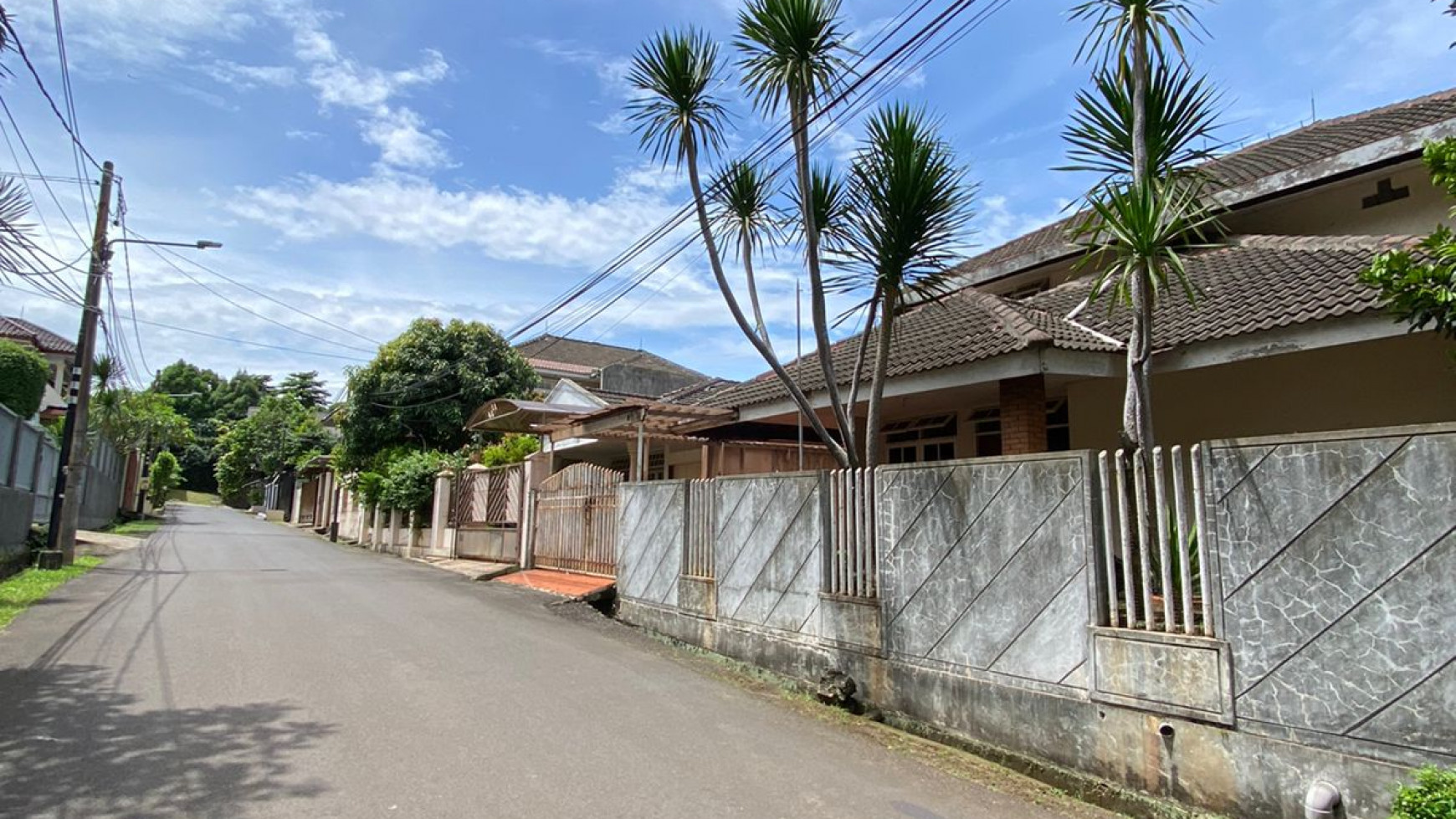 Rumah Strategis dengan Bangunan Kokoh @Lebak Bulus