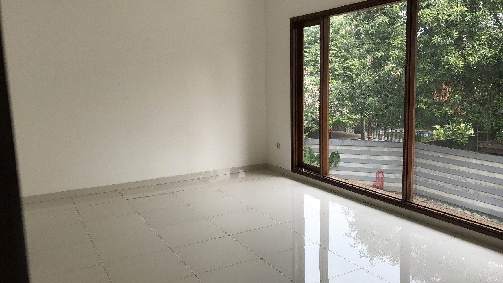 Beautiful Townhouse For Rent at Kemang