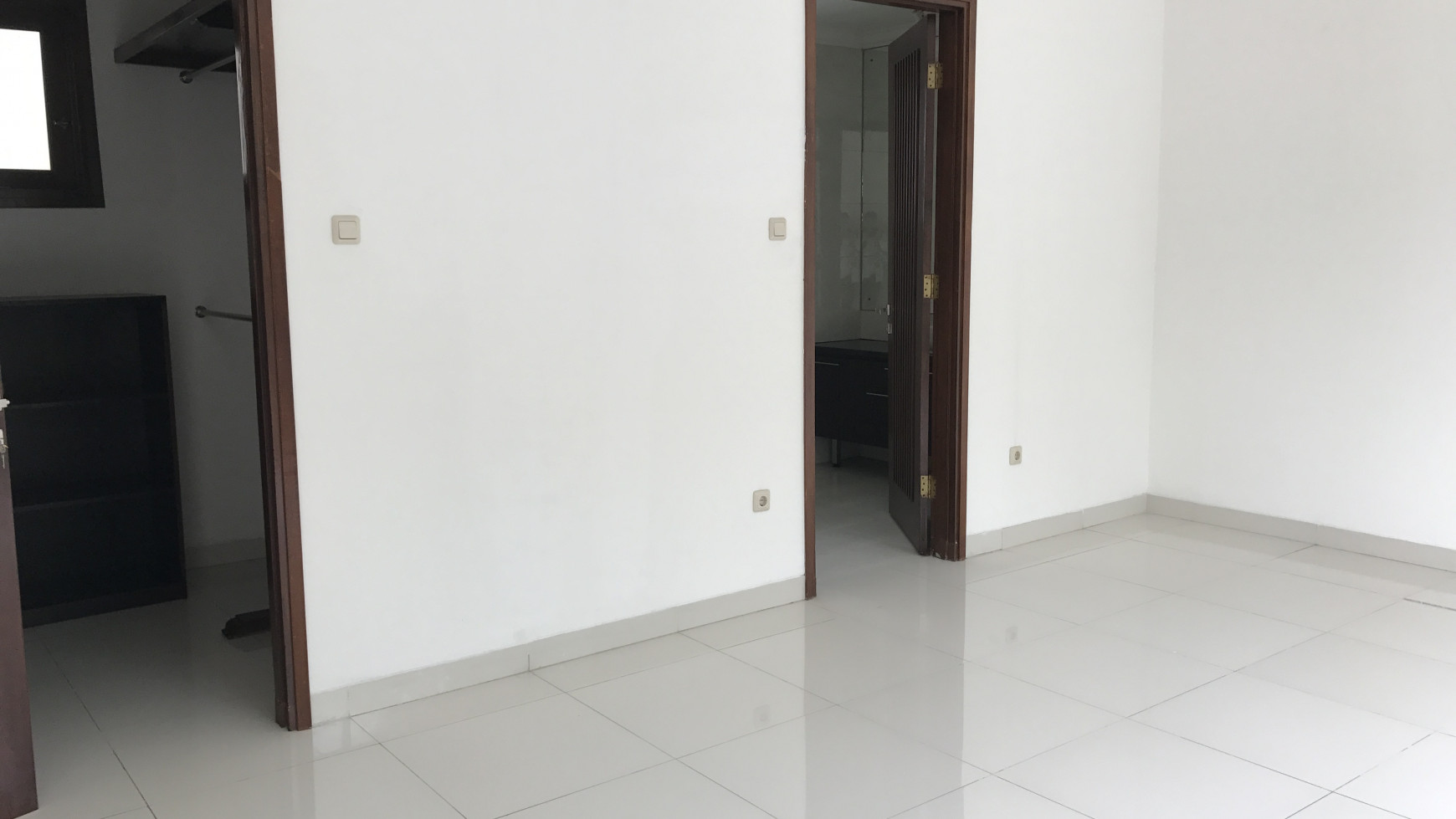 Beautiful Townhouse For Rent at Kemang