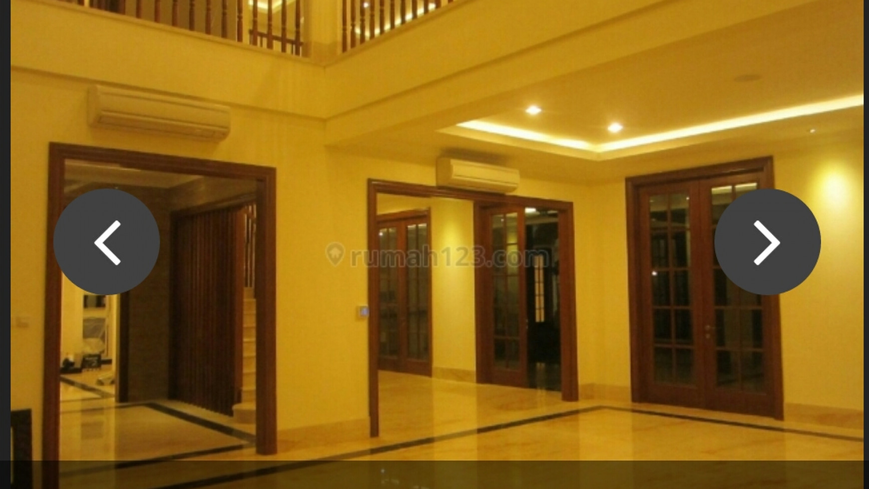 Very BEAUTIFUL and LUXURY house in Kemang with HUGE Backyar