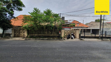 Dijual Rumah Pusat Kota di Jalan Sulawesi Surabaya