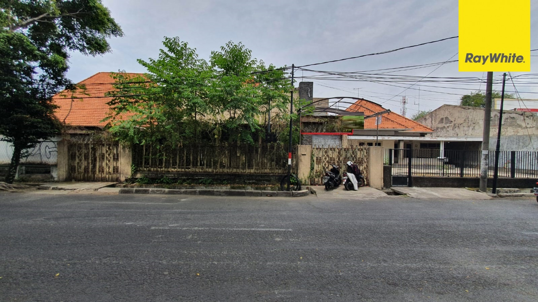 Dijual Rumah Pusat Kota di Jalan Sulawesi Surabaya