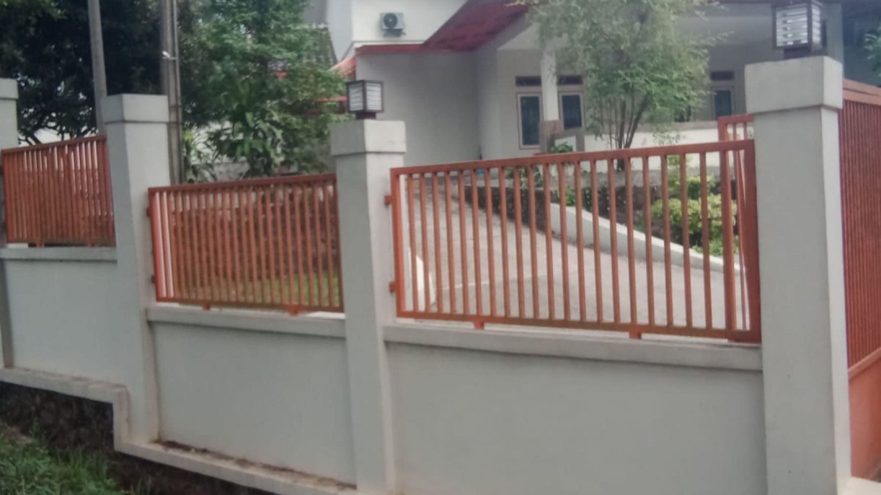 Rumah Siap Huni dengan Halaman Luas dan Pinggir Jalan @Kalijati, Subang