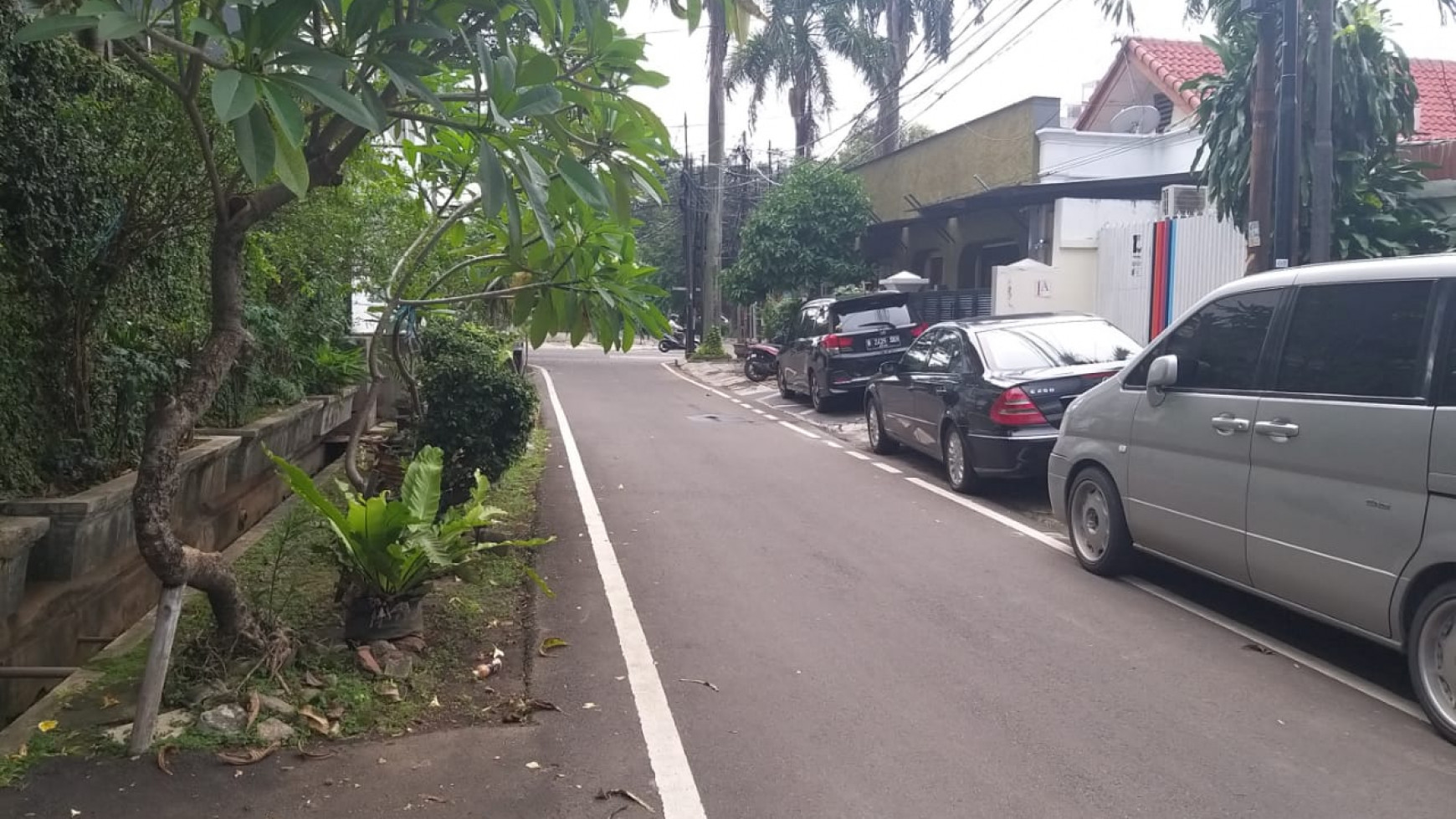 Rumah lama Dekat Dharmawangsa Square & MRT