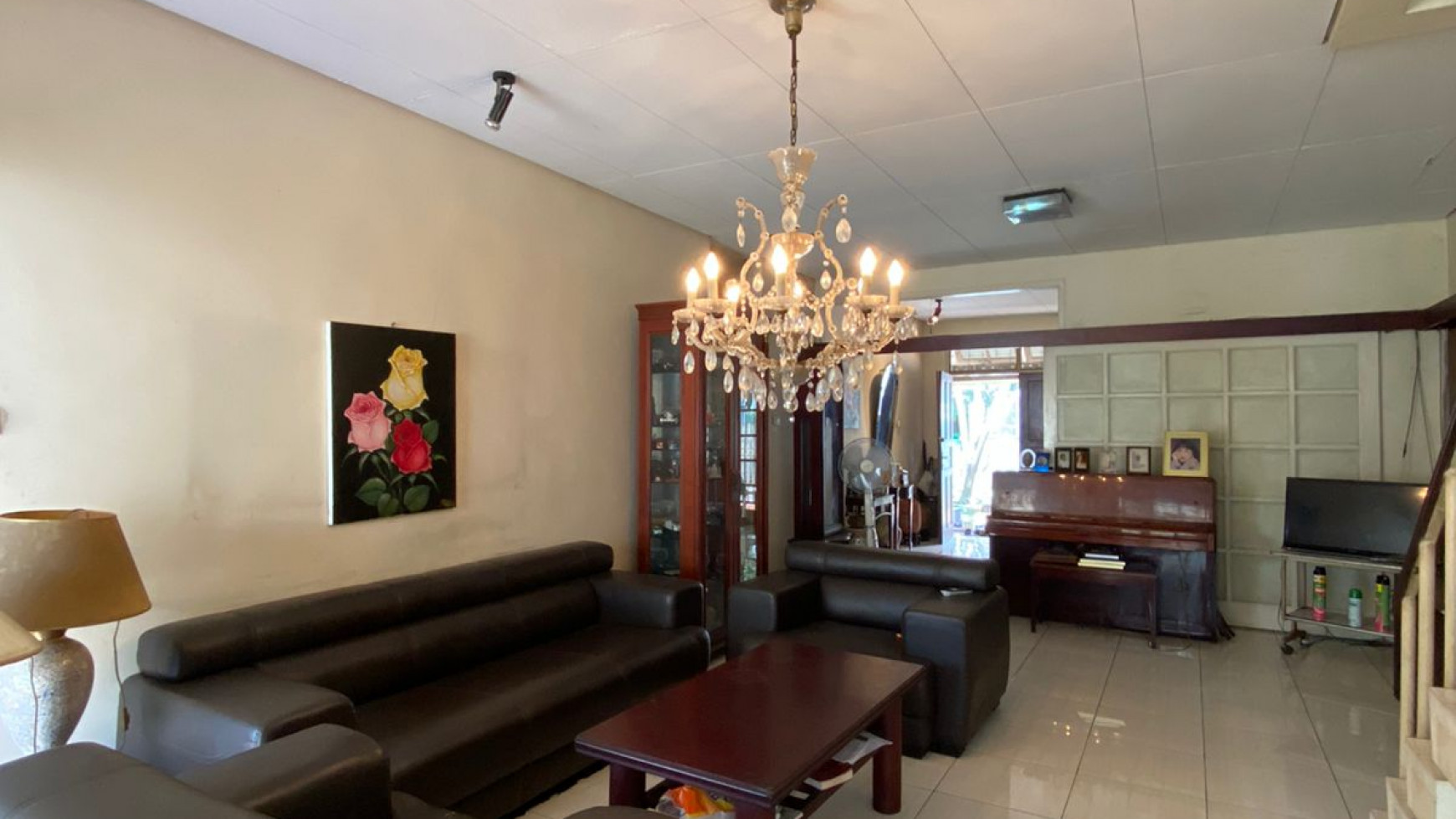 Rumah Strategis dengan Bangunan Kokoh @Lebak Bulus