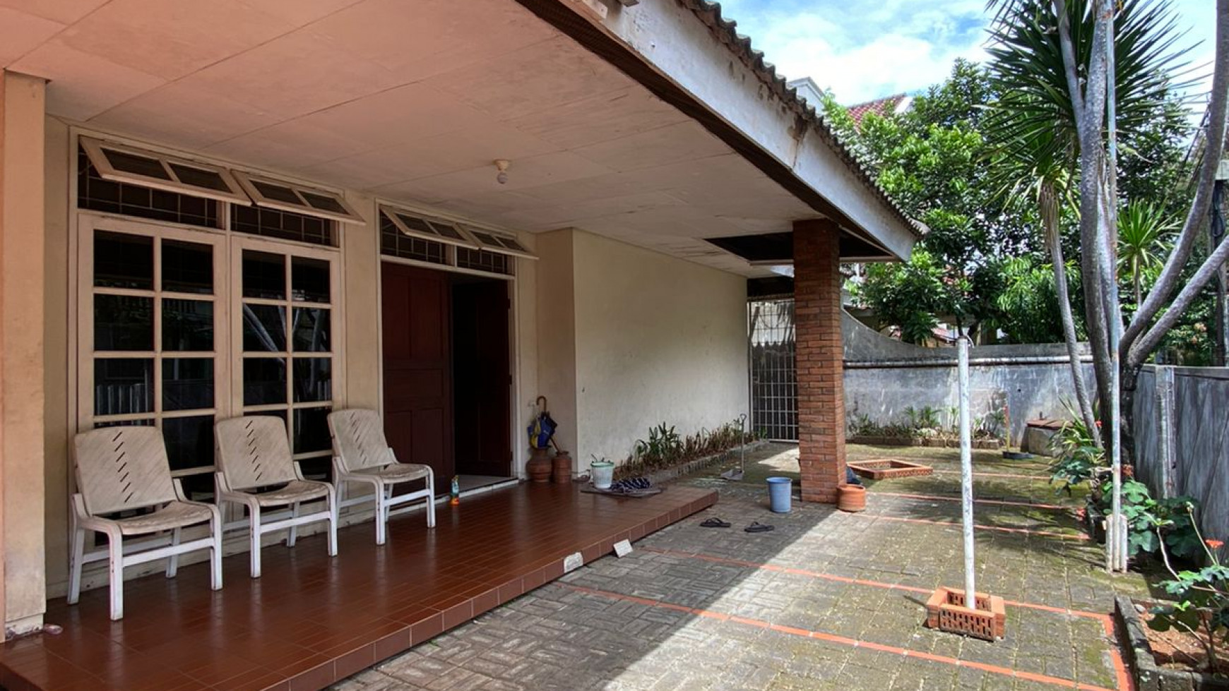 Rumah Strategis dengan Bangunan Kokoh @Lebak Bulus