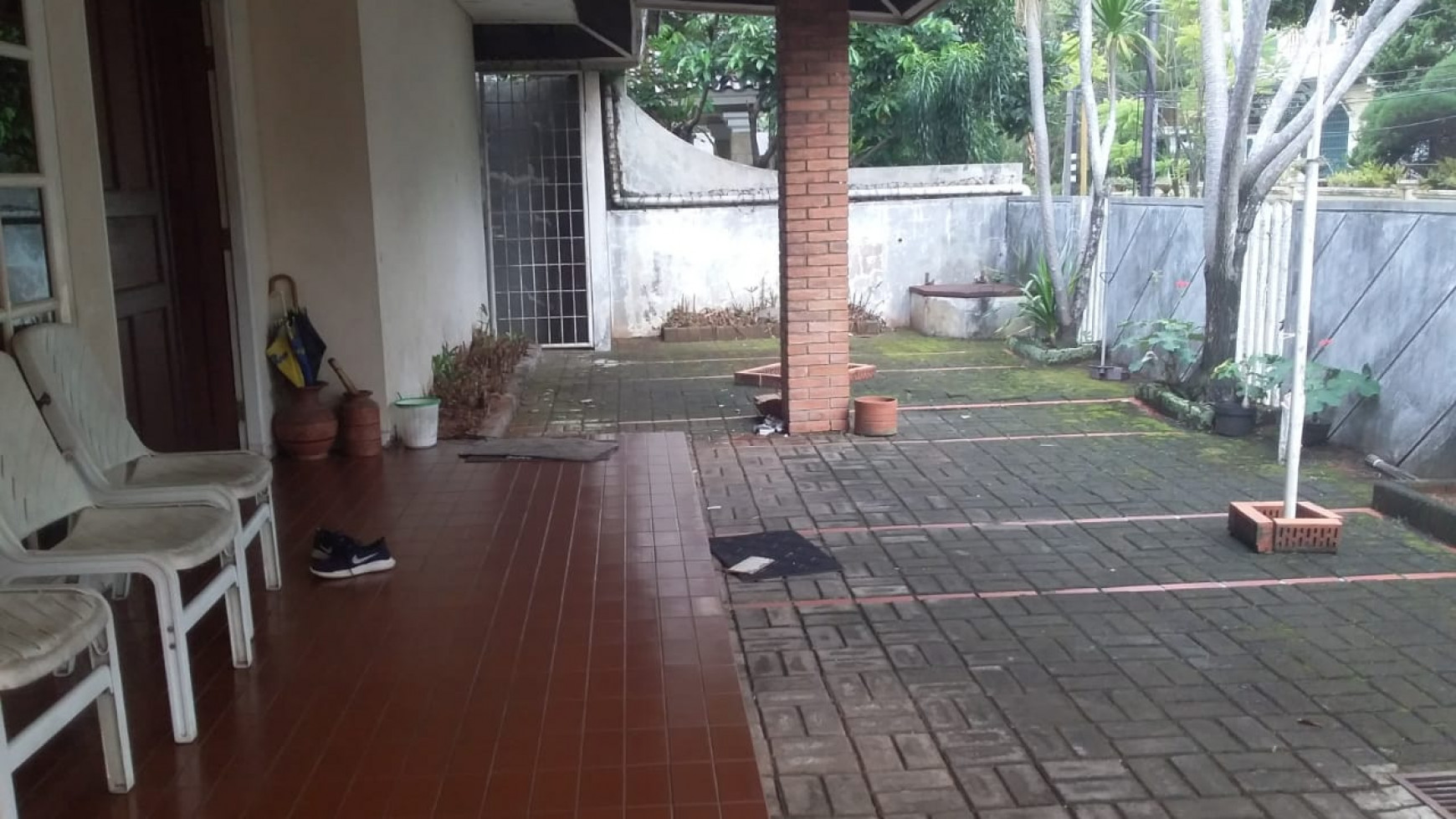 Rumah Strategis dengan Bangunan Kokoh @Lebak Bulus