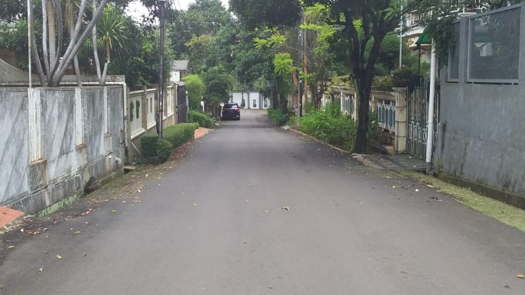 Rumah Strategis dengan Bangunan Kokoh @Lebak Bulus