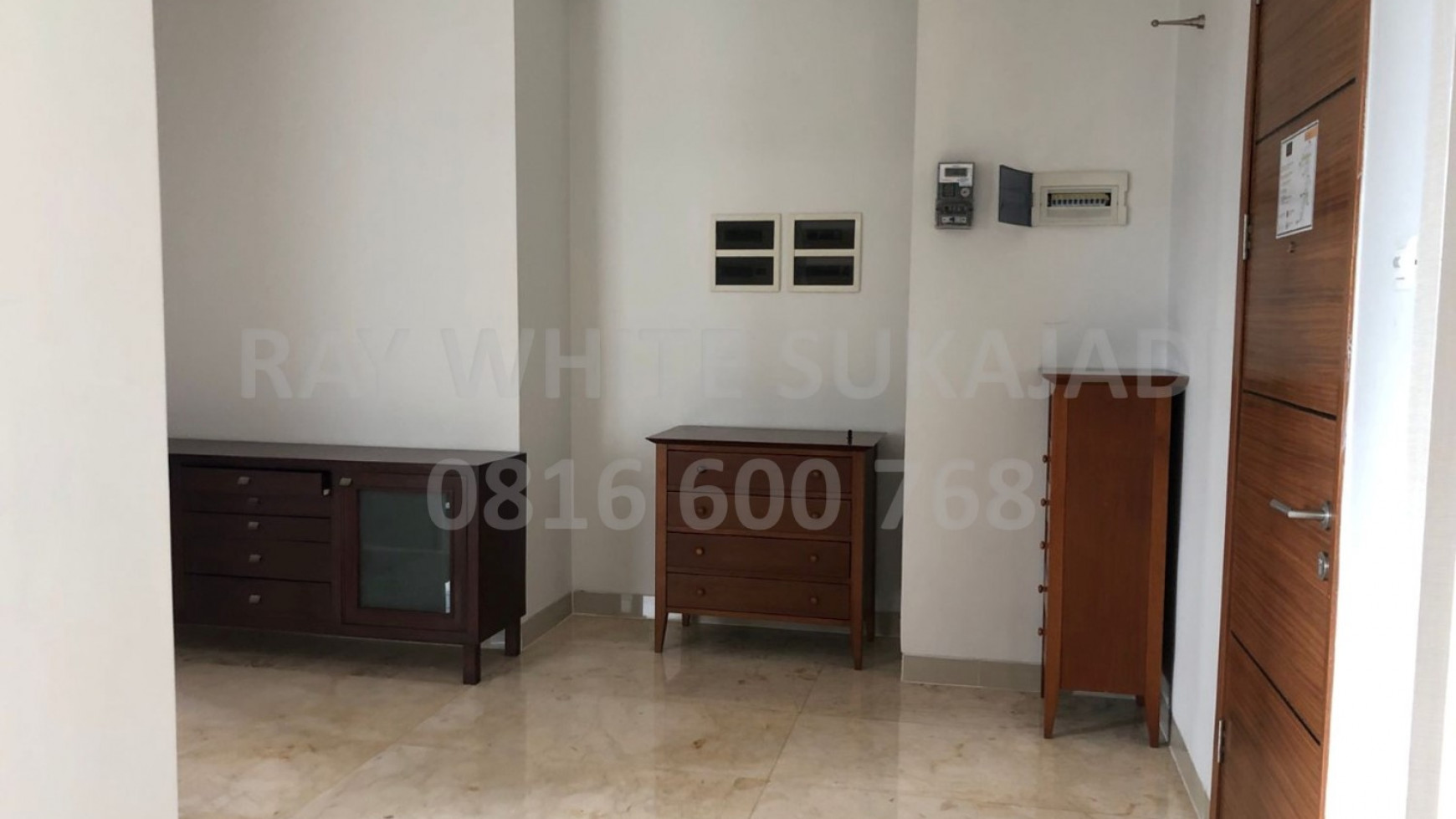 DIJUAL Apt Dago Suites Sangat luas (126 m&#xb2;) Lantai 15