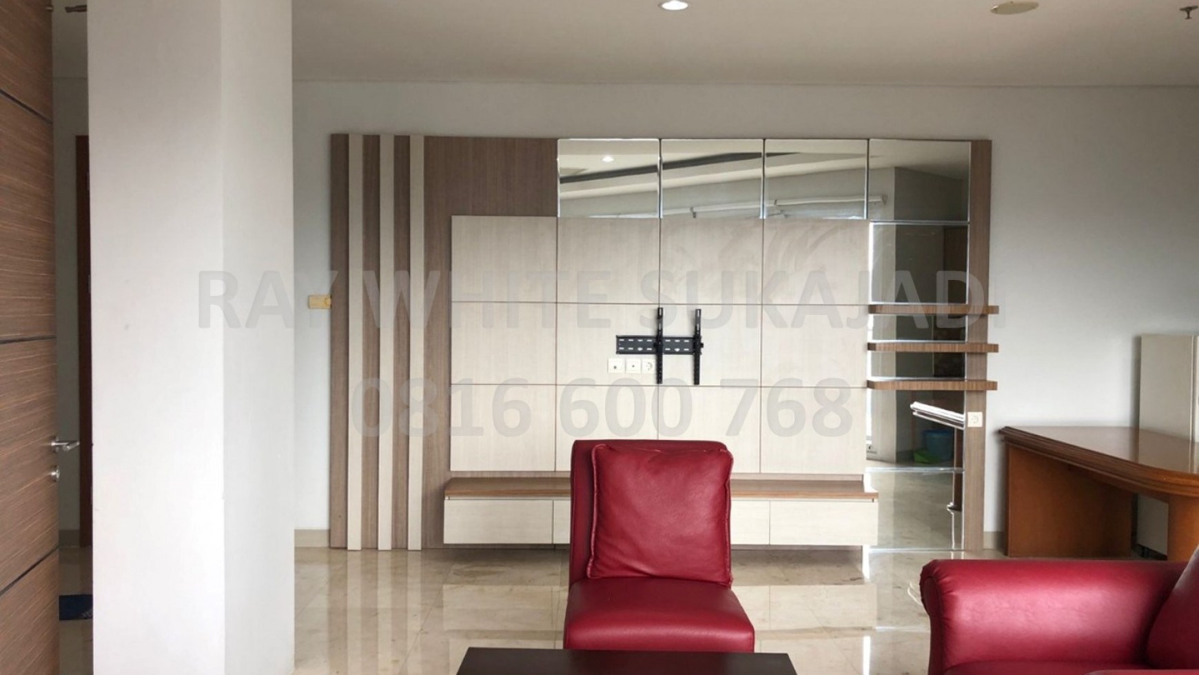 DIJUAL Apt Dago Suites Sangat luas (126 m&#xb2;) Lantai 15