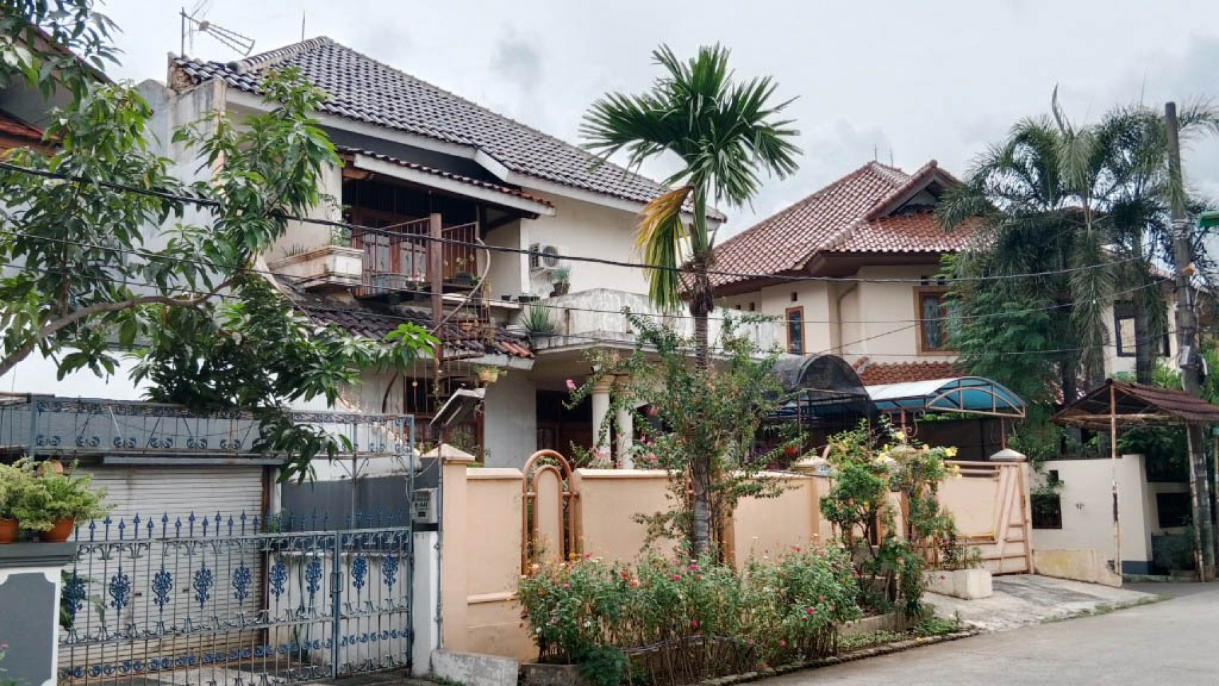 Rumah Raya Bambu Kuning Luas 240m2