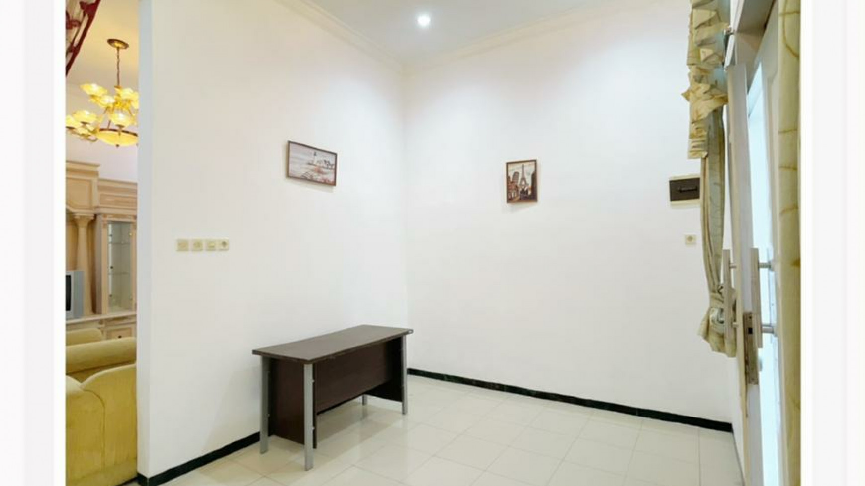 Dijual Rumah Lebak Indah Timur - Baru 2 Lantai Bonus SEMI Furnished - Surabaya Timur- SHM