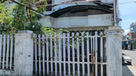 Dijual Rumah Hitung Tanah di Jalan Karang Asem Surabaya