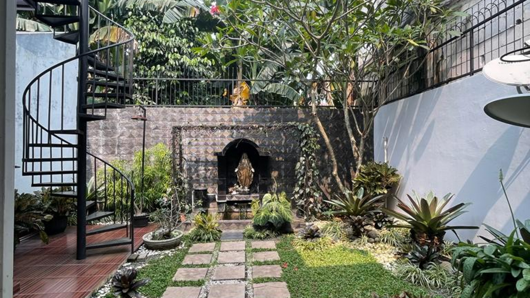 Rumah Bagus Di Jl Panda, Pondok Ranji Tangerang Selatan