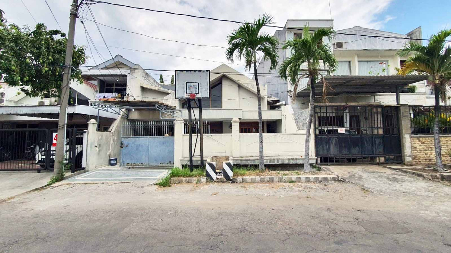 Rumah di Kertajaya Indah Timur, Row Jalan Lebar, bisa untuk rumah tinggal/Kantor