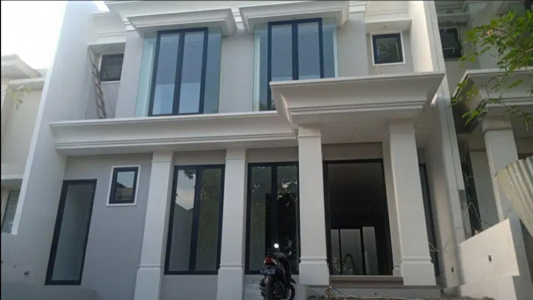 Dijual Rumah Taman Puspa Raya Citraland Surabaya Barat- Baru 2 Lantai - K.Tidur 4+1 - Bisa KPR Bank