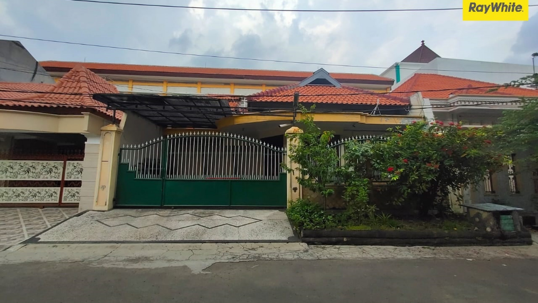 Disewakan Rumah Siap Huni di Jalan Gayungsari Barat Surabaya