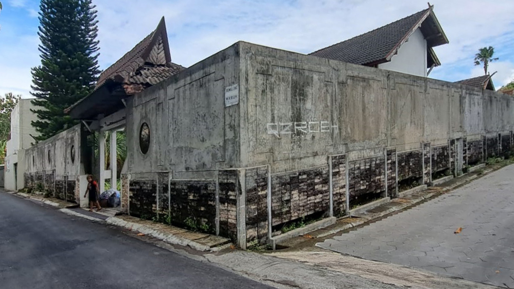 Rumah Diatas Tanah 1692 Meter Persegi Di Maguwoharjo Depok Sleman
