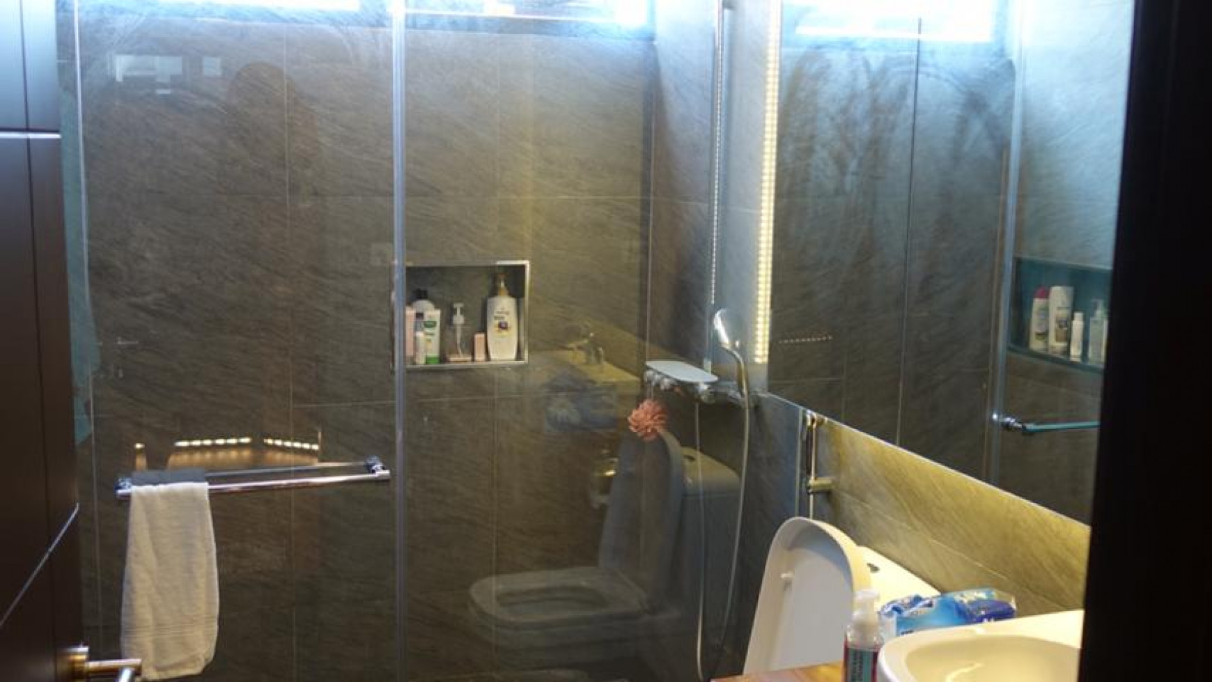 Rumah Cantik, Full Furnished di Discovery  Bintaro Jaya 9