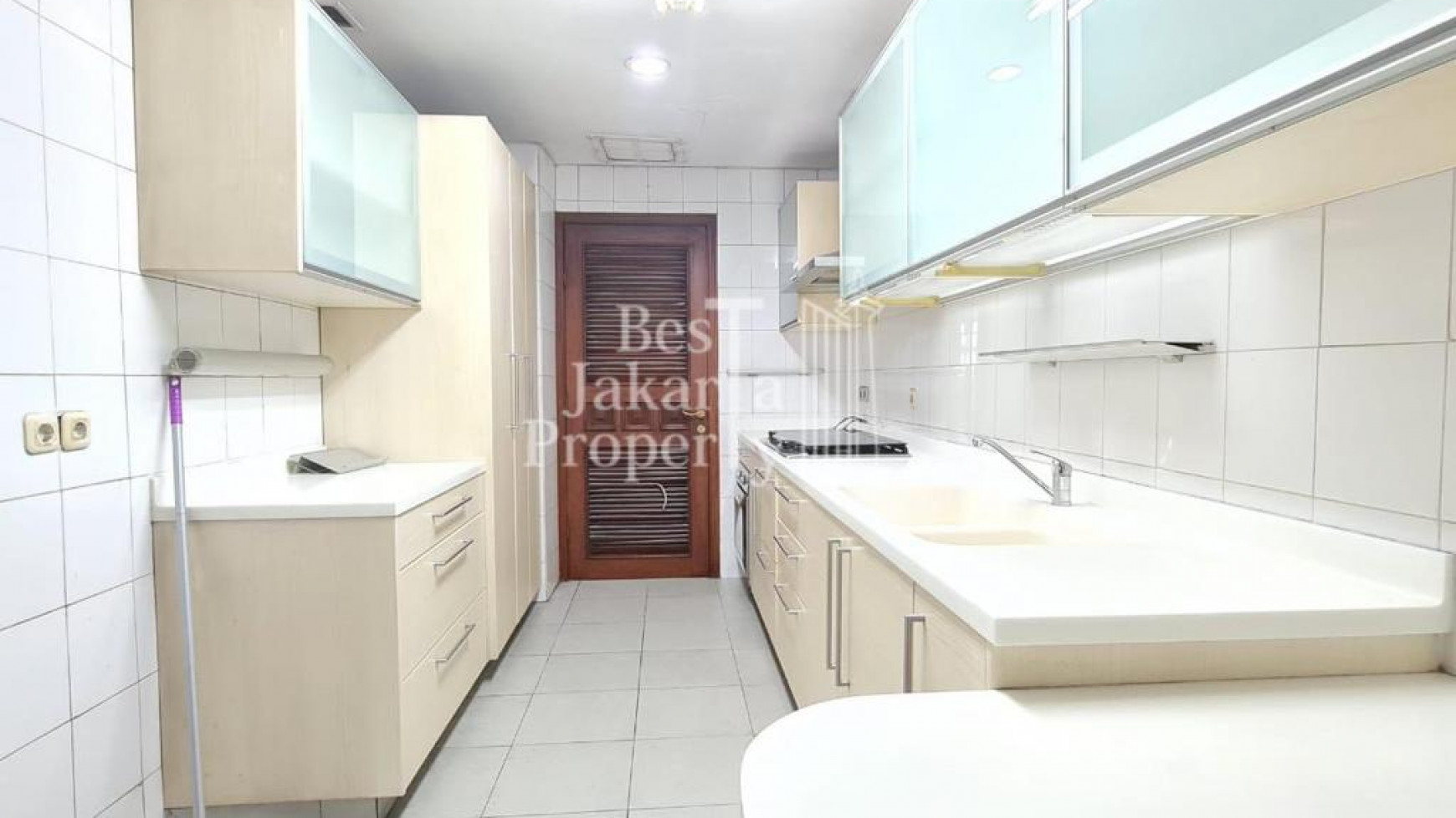 Apartment 3bedroom walk in distance from mrt station and Jis School 