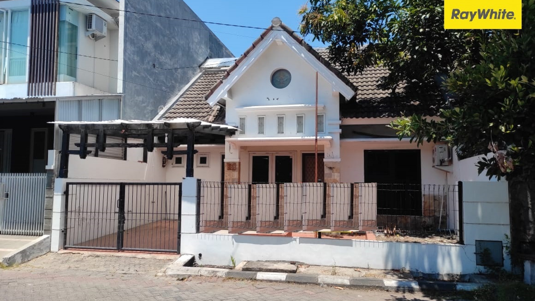 Dijual Rumah di Jalan Mulyosari Prima Surabaya