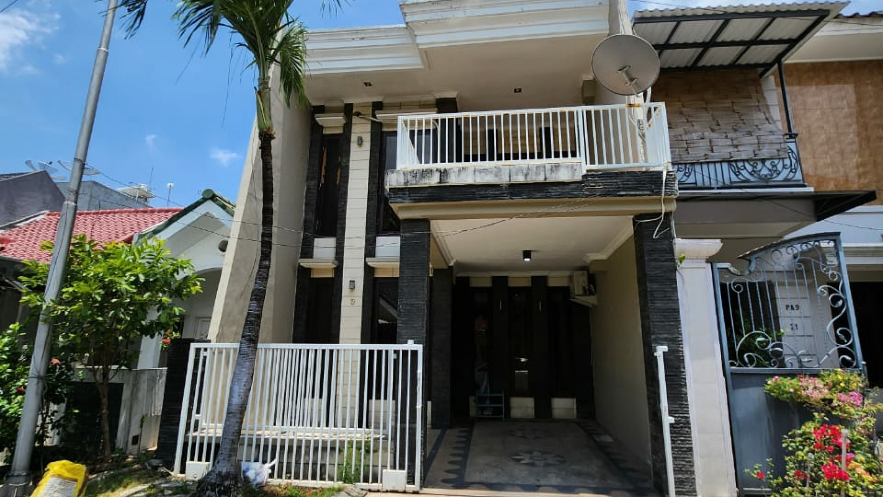 Dijual Rumah Pakuwon Indah- Villa Valensia- Surabaya Barat - 2 Lantai - K.Tidur 3+1 - SHM - Bisa KPR bank