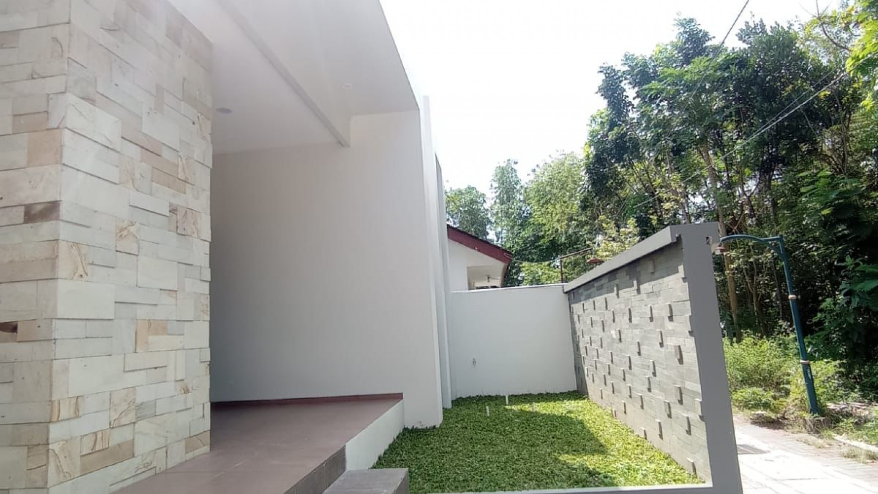 Rumah Baru Siap Huni Desain Minimalis, 3 Kamar Cocok Untuk Keluarga, Di Jakal Km 12