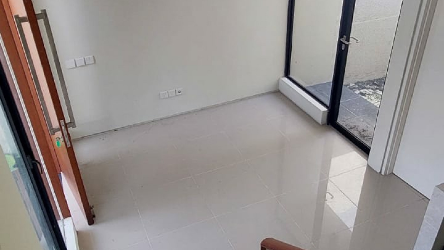 800 jtan Rumah North West Central Citraland Surabaya- Baru 2 Lantai - SPESIAL Masterbedroom di lantai 1 PLUS K.Mandi DALAM