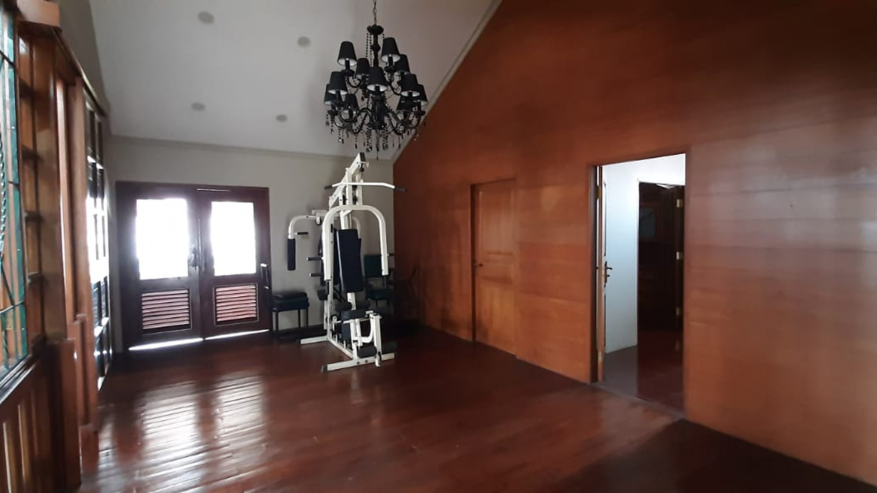 Rumah Luas 3Lantai Akses Toll JORR Di Area Cluster Mega Kebon Jeruk