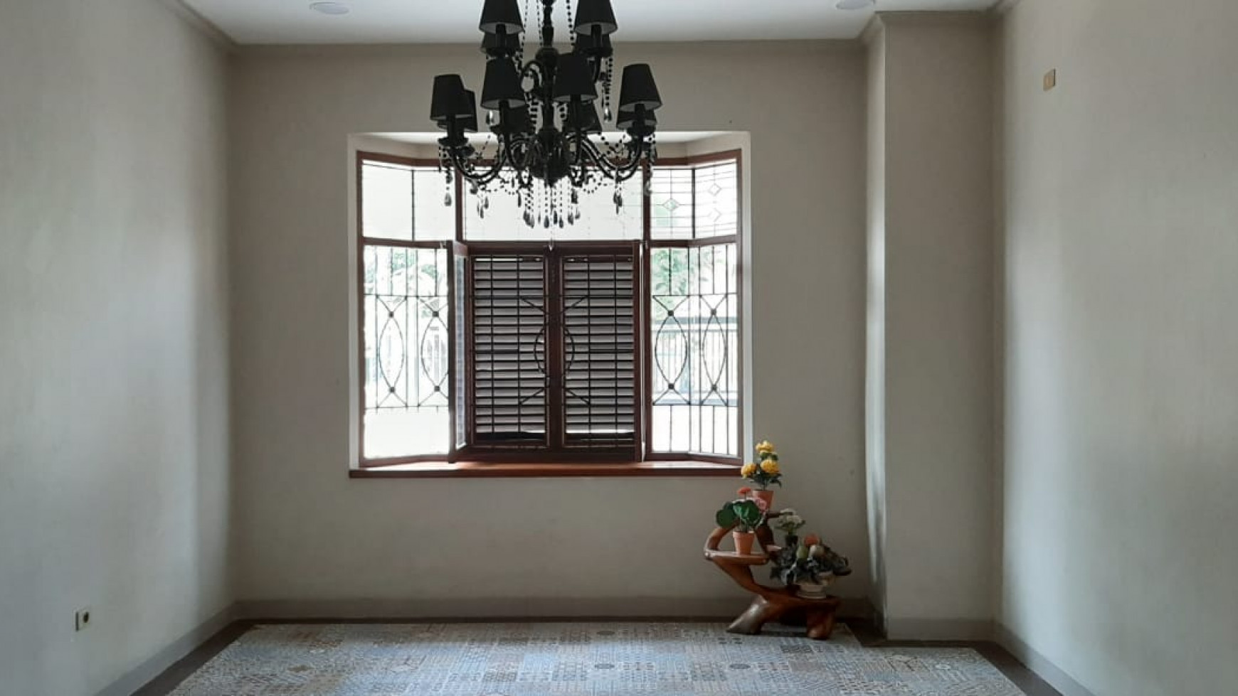 Rumah Luas 3Lantai Akses Toll JORR Di Area Cluster Mega Kebon Jeruk