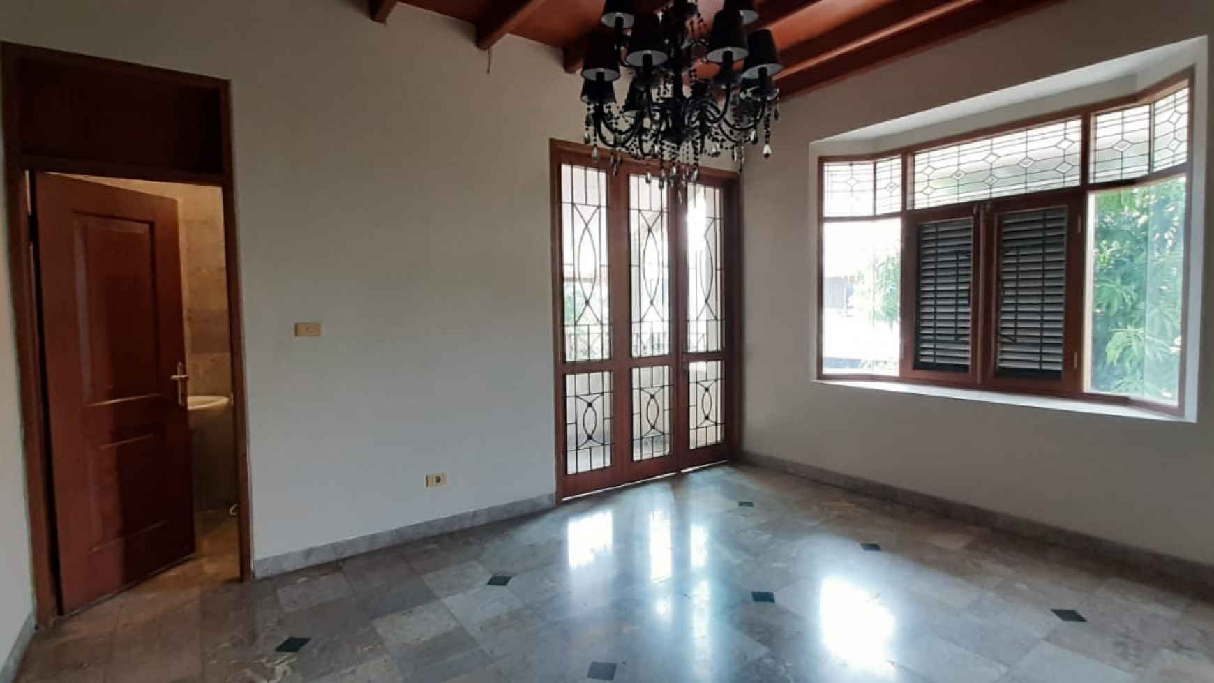 Rumah Luas 3Lantai Akses Toll JORR Di Area Cluster Mega Kebon Jeruk