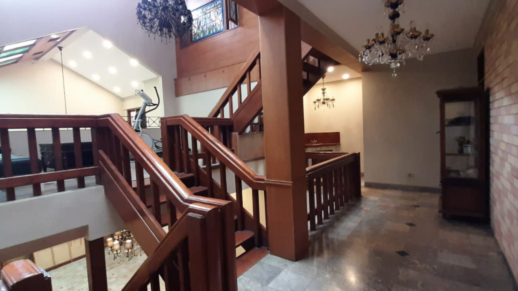 Rumah Luas 3Lantai Akses Toll JORR Di Area Cluster Mega Kebon Jeruk