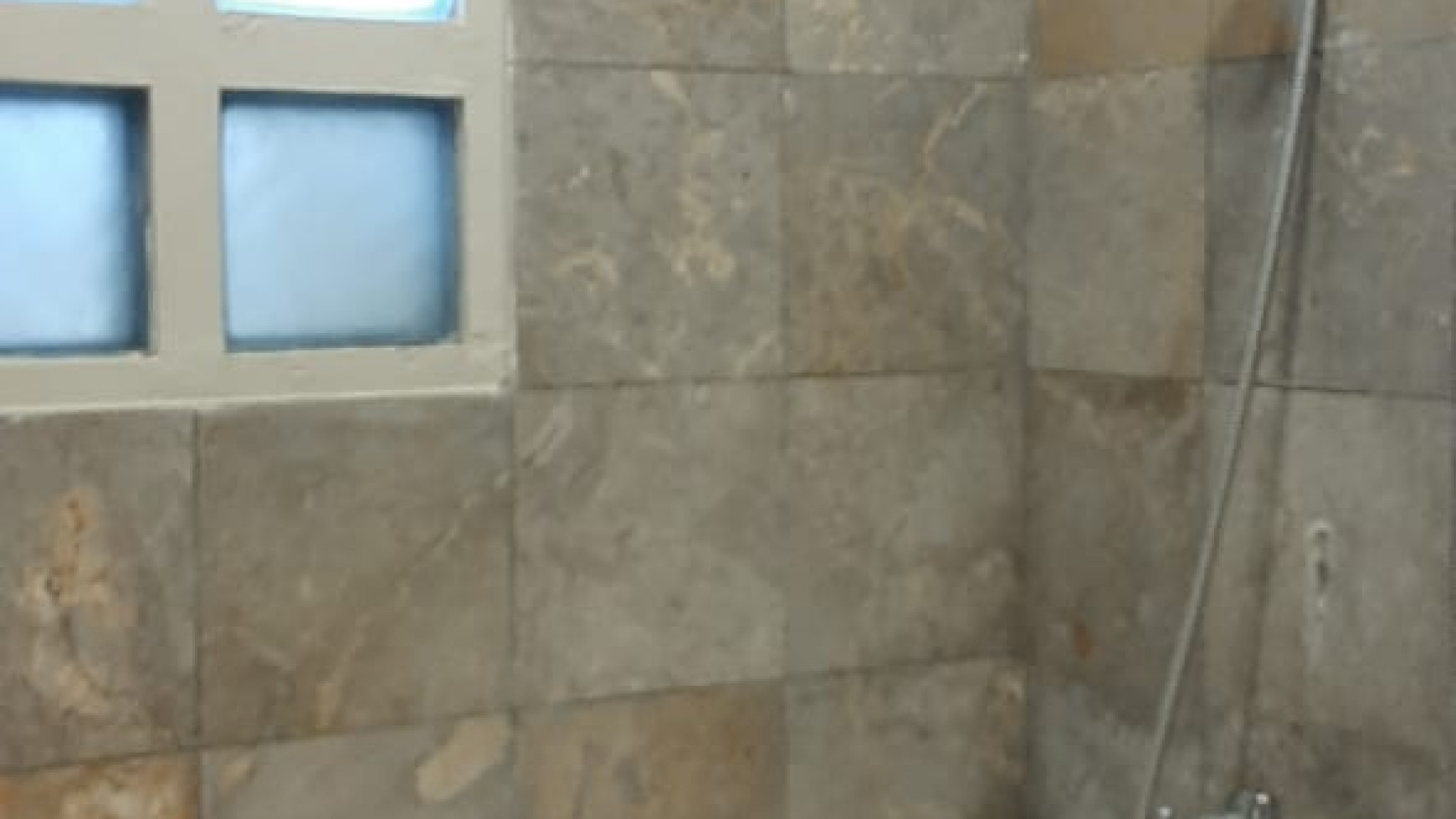 Rumah Luas 3Lantai Akses Toll JORR Di Area Cluster Mega Kebon Jeruk