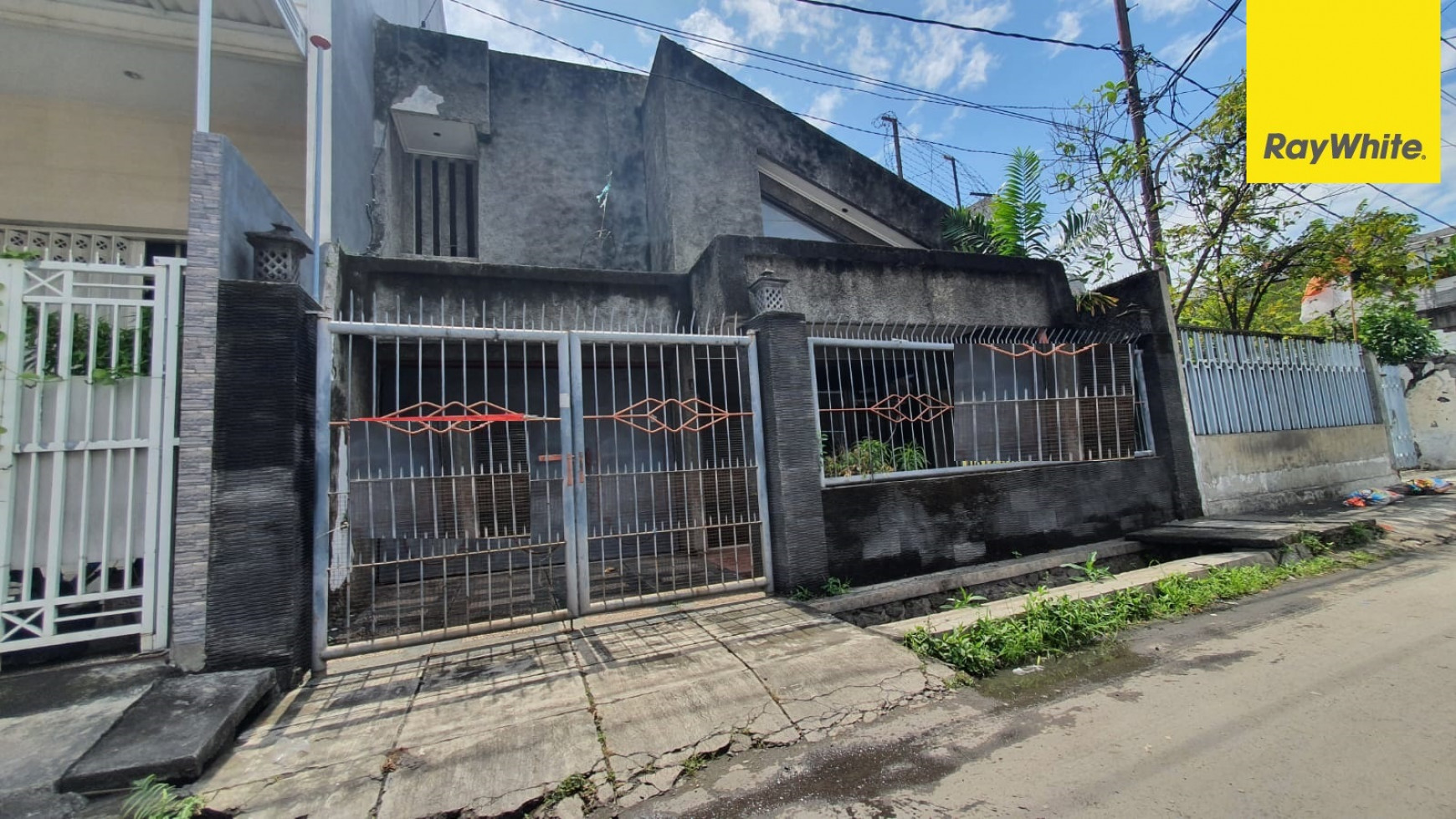 Dijual Rumah di Jalan Karang Asem Surabaya