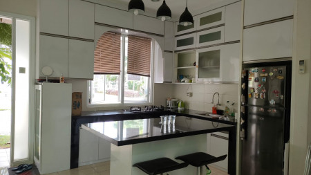 Rumah rapi siap huni di Vanya Park