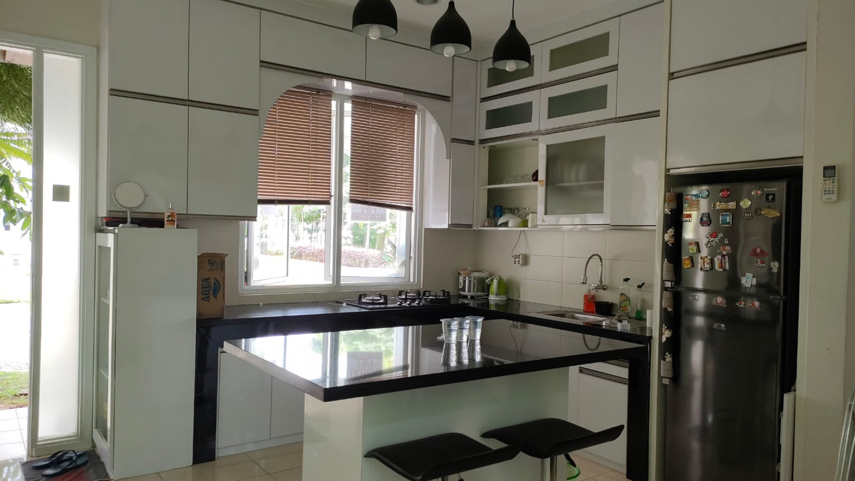 Rumah rapi siap huni di Vanya Park