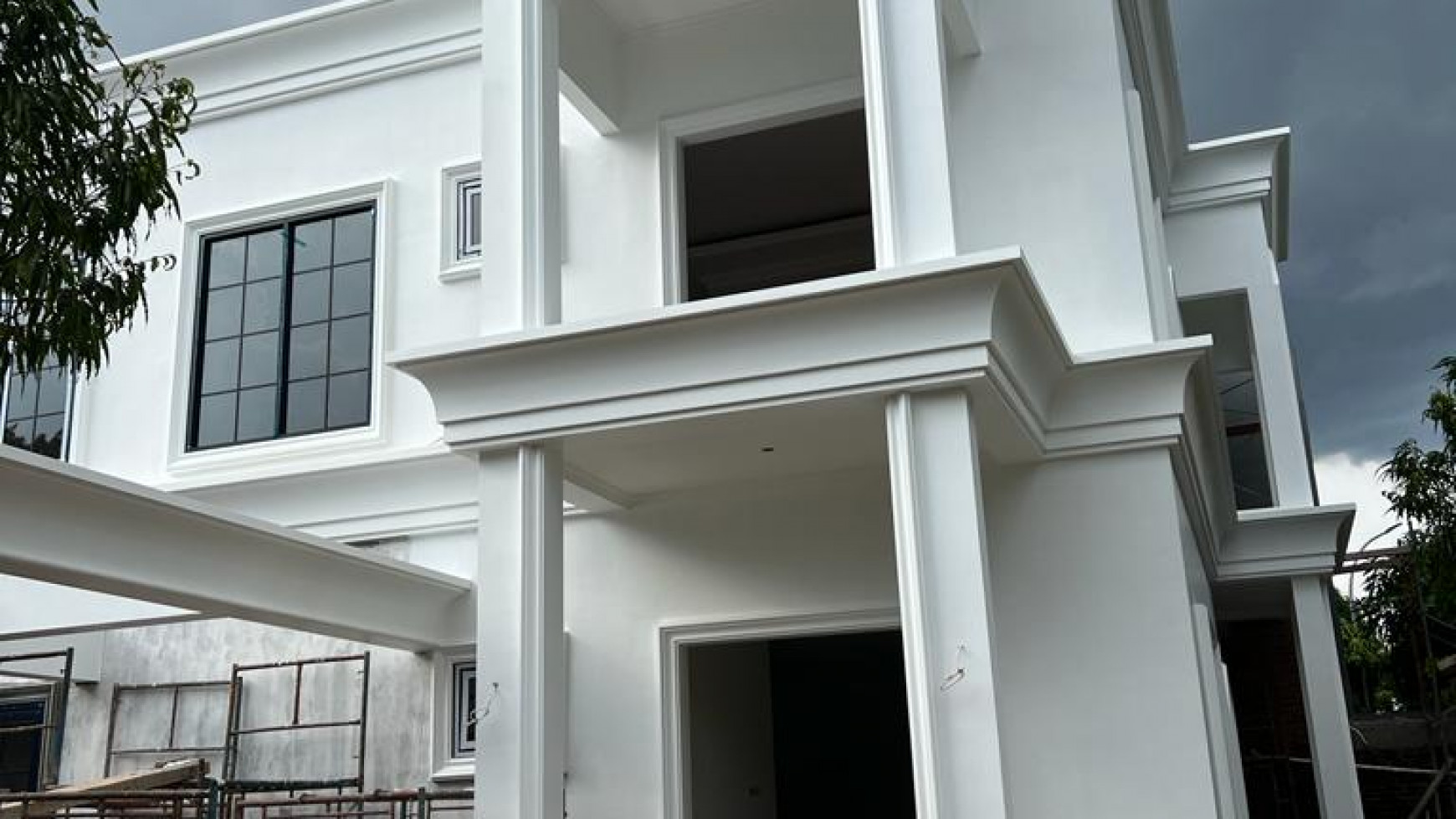 Rumah mewah Rumah Mewah Modern Clasic Design  Foresta