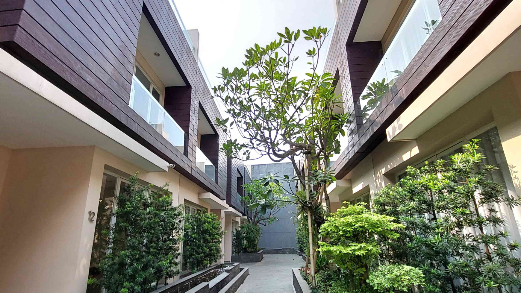 TOWNHOUSE DI KEMANG, DALAM CLUSTER, SIAP HUNI, PRIVATE POOL, DEKAT MAL KEMANG VILLAGE